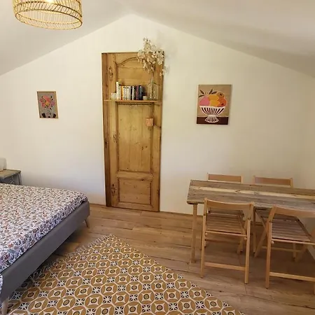 Farm stay Ferme De Lacassagne